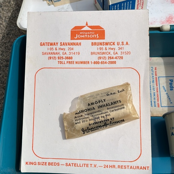 Johnson and Johnson first aid kit - from 64 years ago! 1960 - Picture 7 of 7